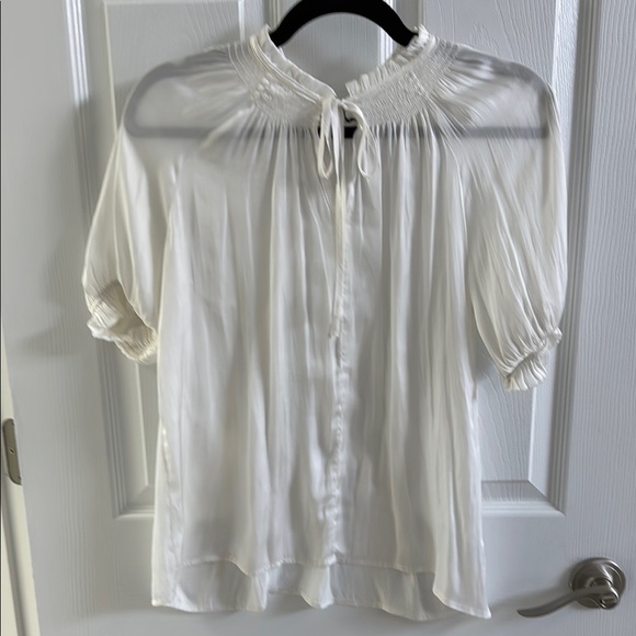 ❤️Collective Concepts Cream Puff Sleeve Blouse with Smocked Bib Collar - Picture 1 of 7